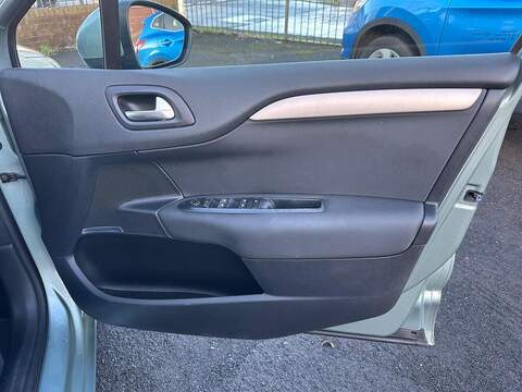 Citroen C4 1.6 HDi 16V VTR+ Hatchback 5dr Diesel Manual Euro 5 (90 ps) - U79704