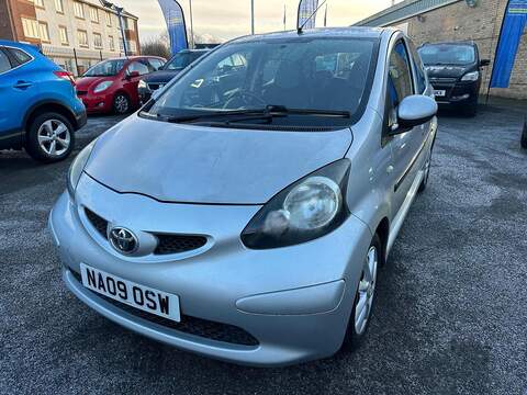 Toyota AYGO 1.0 VVT-i Platinum Hatchback 5dr Petrol Manual Euro 4 (67 bhp) - U79706