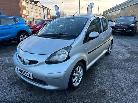 Toyota AYGO 1.0 VVT-i Platinum Hatchback 5dr Petrol Manual Euro 4 (67 bhp) - U79706