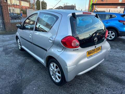 Toyota AYGO 1.0 VVT-i Platinum Hatchback 5dr Petrol Manual Euro 4 (67 bhp) - U79706