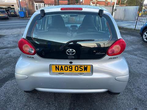 Toyota AYGO 1.0 VVT-i Platinum Hatchback 5dr Petrol Manual Euro 4 (67 bhp) - U79706