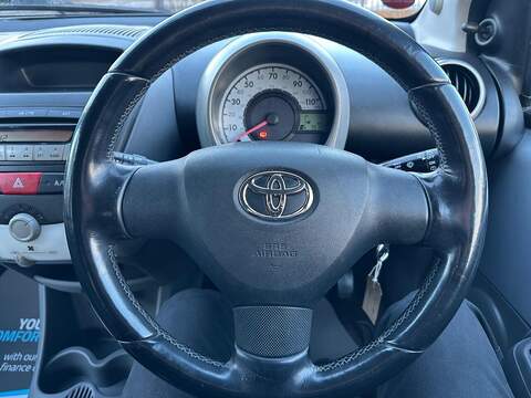 Toyota AYGO 1.0 VVT-i Platinum Hatchback 5dr Petrol Manual Euro 4 (67 bhp) - U79706