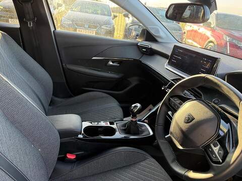 Peugeot 208 1.2 PureTech Allure Euro 6 (s/s) 5dr - U79717