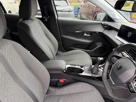 Peugeot 208 1.2 PureTech Allure Euro 6 (s/s) 5dr - U79717