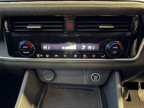 Nissan Qashqai 1.3 DIG-T MHEV Acenta Premium Euro 6 (s/s) 5dr - U79722