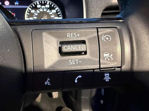 Nissan Qashqai 1.3 DIG-T MHEV Acenta Premium Euro 6 (s/s) 5dr - U79722