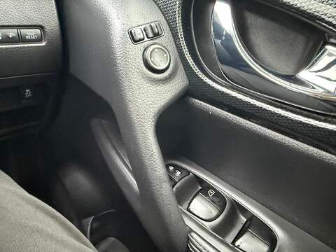 Nissan X-Trail 1.6 dCi Tekna SUV 5dr Diesel Manual 4WD Euro 6 (s/s) (130 ps) - U79725