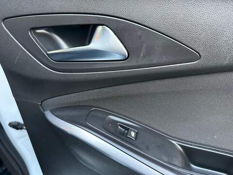 Vauxhall Grandland X 1.2 Turbo SE SUV 5dr Petrol Auto 8Spd Euro 6 (s/s) (130 ps) - U79726