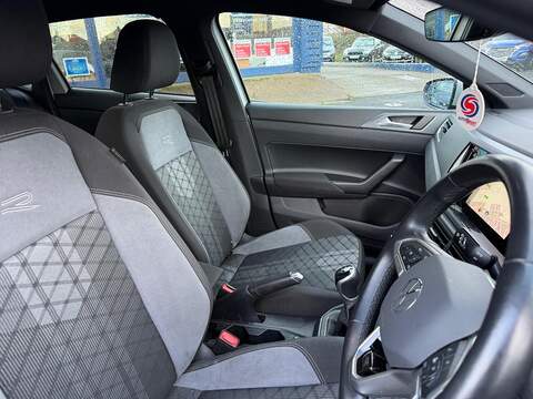 Volkswagen Polo 1.0 TSI R-Line Euro 6 (s/s) 5dr Hatchback 1.0 Manual Petrol - U79734