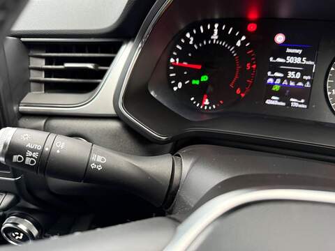 Renault Captur Blue dCi Iconic SUV 1.5 Manual Diesel - U79744