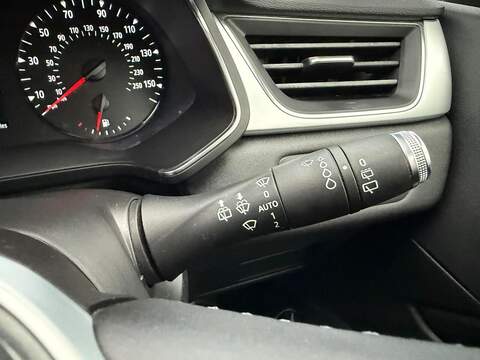 Renault Captur Blue dCi Iconic SUV 1.5 Manual Diesel - U79744