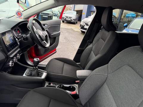 Renault Captur Blue dCi Iconic SUV 1.5 Manual Diesel - U79744