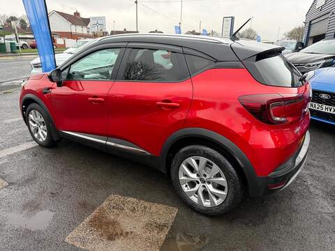 Renault Captur Blue dCi Iconic SUV 1.5 Manual Diesel - U79744