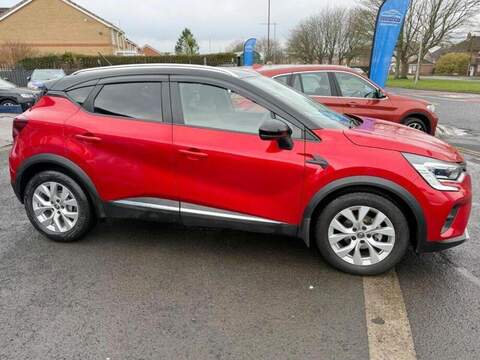 Renault Captur Blue dCi Iconic SUV 1.5 Manual Diesel - U79744