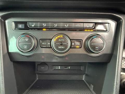 Volkswagen Tiguan 2.0 TDI BlueMotion Tech SE Navigation Euro 6 (s/s) 5dr - U79747