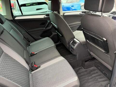 Volkswagen Tiguan 2.0 TDI BlueMotion Tech SE Navigation Euro 6 (s/s) 5dr - U79747