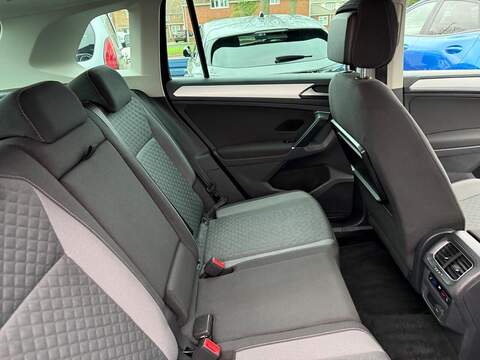 Volkswagen Tiguan 2.0 TDI BlueMotion Tech SE Navigation Euro 6 (s/s) 5dr - U79747