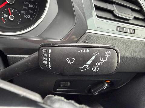 Volkswagen Tiguan 2.0 TDI BlueMotion Tech SE Navigation Euro 6 (s/s) 5dr - U79747