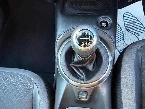 Nissan Juke 1.0 DIG-T N-Connecta Euro 6 (s/s) 5dr - U79757