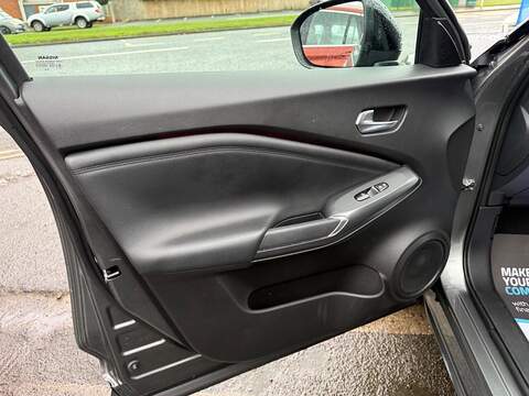 Nissan Juke 1.0 DIG-T N-Connecta Euro 6 (s/s) 5dr - U79757