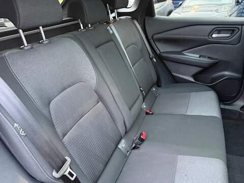 Nissan Qashqai 1.3 DIG-T MHEV N-Connecta Euro 6 (s/s) 5dr - U79759