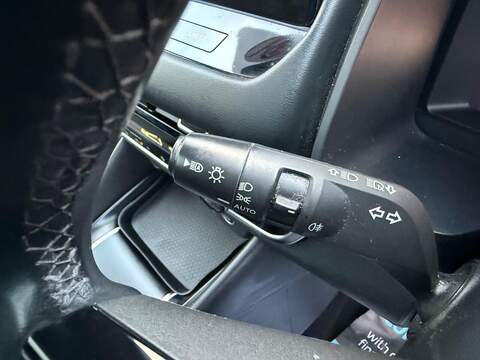 Nissan Qashqai 1.3 DIG-T MHEV N-Connecta Euro 6 (s/s) 5dr - U79759