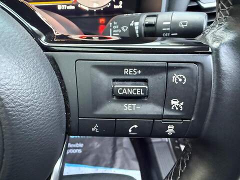 Nissan Qashqai 1.3 DIG-T MHEV N-Connecta Euro 6 (s/s) 5dr - U79759