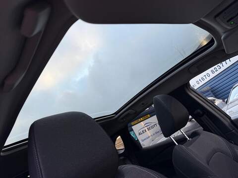 Nissan Qashqai 1.3 DIG-T MHEV N-Connecta Euro 6 (s/s) 5dr - U79759