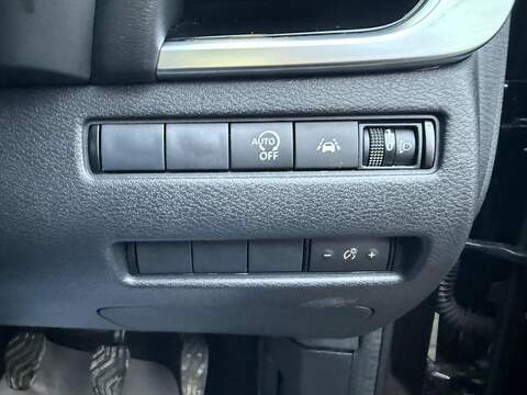 Nissan Qashqai 1.3 DIG-T MHEV N-Connecta Euro 6 (s/s) 5dr - U79759