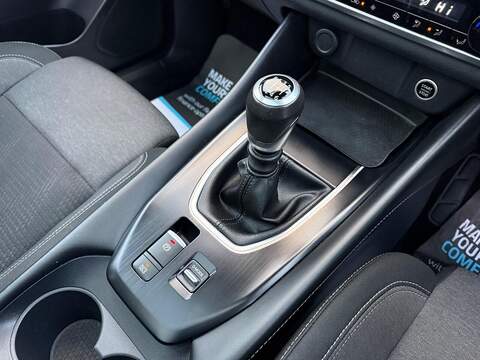 Nissan Qashqai 1.3 DIG-T MHEV N-Connecta Euro 6 (s/s) 5dr - U79759