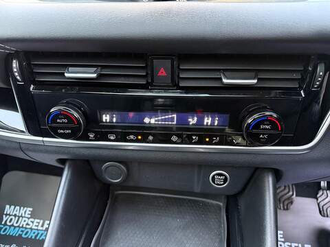 Nissan Qashqai 1.3 DIG-T MHEV N-Connecta Euro 6 (s/s) 5dr - U79759