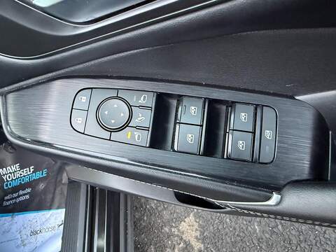 Nissan Qashqai 1.3 DIG-T MHEV N-Connecta Euro 6 (s/s) 5dr - U79759