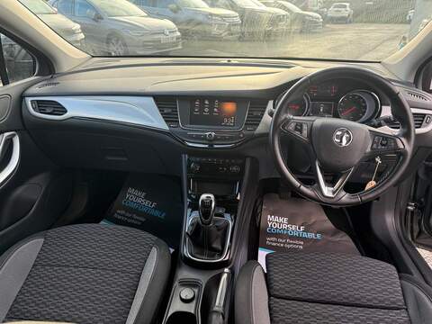 Vauxhall Astra 1.2 Turbo SRi VX Line Nav Euro 6 (s/s) 5dr - U79762