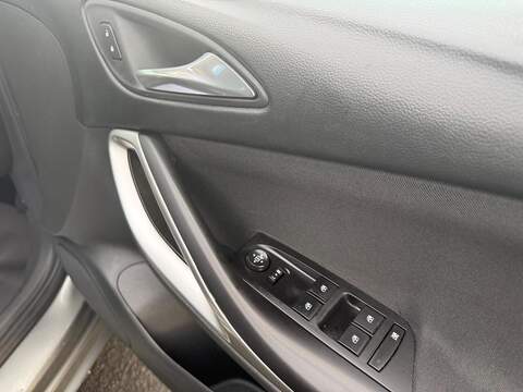 Vauxhall Astra 1.2 Turbo SRi VX Line Nav Euro 6 (s/s) 5dr - U79762