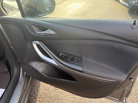 Vauxhall Astra 1.2 Turbo SRi VX Line Nav Euro 6 (s/s) 5dr - U79762