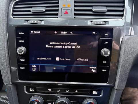 Volkswagen e-Golf 35.8kWh e-Golf Hatchback 5dr Electric Auto (136 ps) - U79764