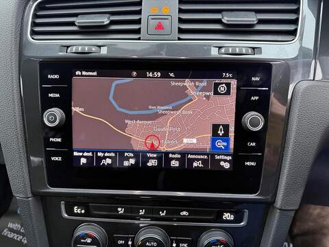 Volkswagen e-Golf 35.8kWh e-Golf Hatchback 5dr Electric Auto (136 ps) - U79764