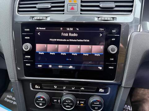 Volkswagen e-Golf 35.8kWh e-Golf Hatchback 5dr Electric Auto (136 ps) - U79764