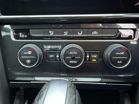 Volkswagen e-Golf 35.8kWh e-Golf Hatchback 5dr Electric Auto (136 ps) - U79764