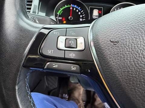 Volkswagen e-Golf 35.8kWh e-Golf Hatchback 5dr Electric Auto (136 ps) - U79764