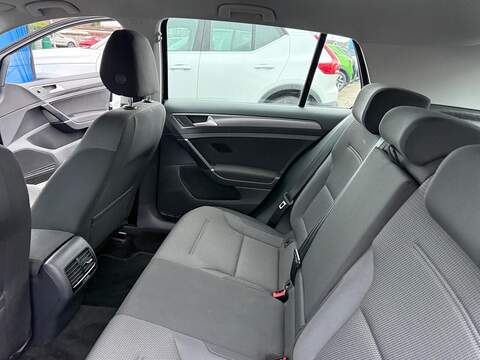 Volkswagen e-Golf 35.8kWh e-Golf Hatchback 5dr Electric Auto (136 ps) - U79764