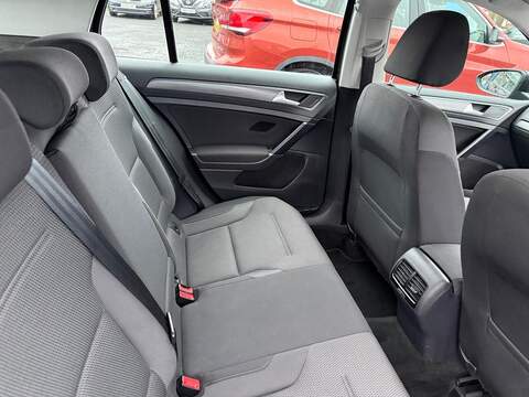 Volkswagen e-Golf 35.8kWh e-Golf Hatchback 5dr Electric Auto (136 ps) - U79764