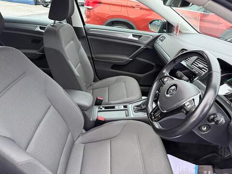 Volkswagen e-Golf 35.8kWh e-Golf Hatchback 5dr Electric Auto (136 ps) - U79764