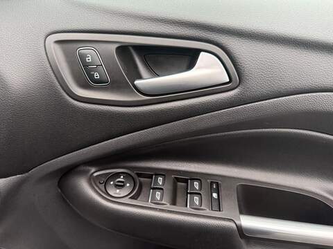 Ford Kuga 2.0 TDCi EcoBlue ST-Line SUV 5dr Diesel Manual AWD Euro 6 (s/s) (180 ps) - U79773