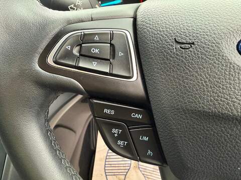 Ford Kuga 1.5T EcoBoost GPF Zetec SUV 5dr Petrol Manual Euro 6 (s/s) (120 ps) - U79780