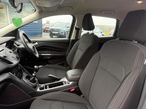 Ford Kuga 1.5T EcoBoost GPF Zetec SUV 5dr Petrol Manual Euro 6 (s/s) (120 ps) - U79780