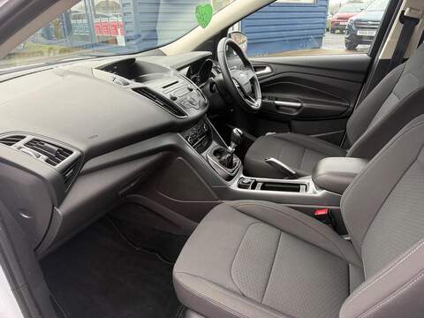 Ford Kuga 1.5T EcoBoost GPF Zetec SUV 5dr Petrol Manual Euro 6 (s/s) (120 ps) - U79780