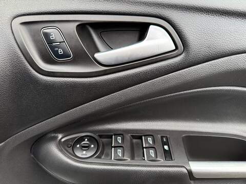 Ford Kuga 1.5 TDCi ST-Line SUV 5dr Diesel Powershift Euro 6 (s/s) (120 ps) - U79790