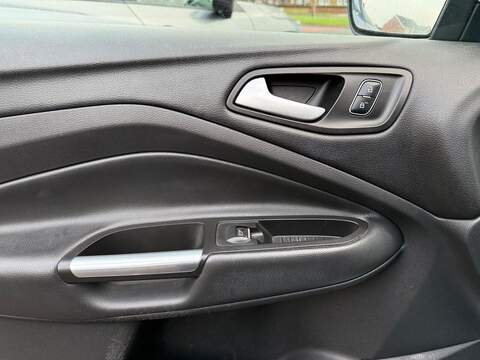 Ford Kuga 1.5 TDCi ST-Line SUV 5dr Diesel Powershift Euro 6 (s/s) (120 ps) - U79790