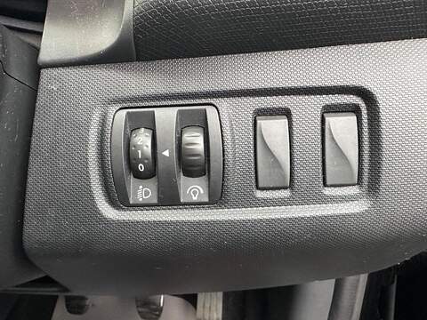 Renault Clio 1.2 16V Dynamique MediaNav Hatchback 5dr Petrol Manual Euro 5 (75 ps) - U79794